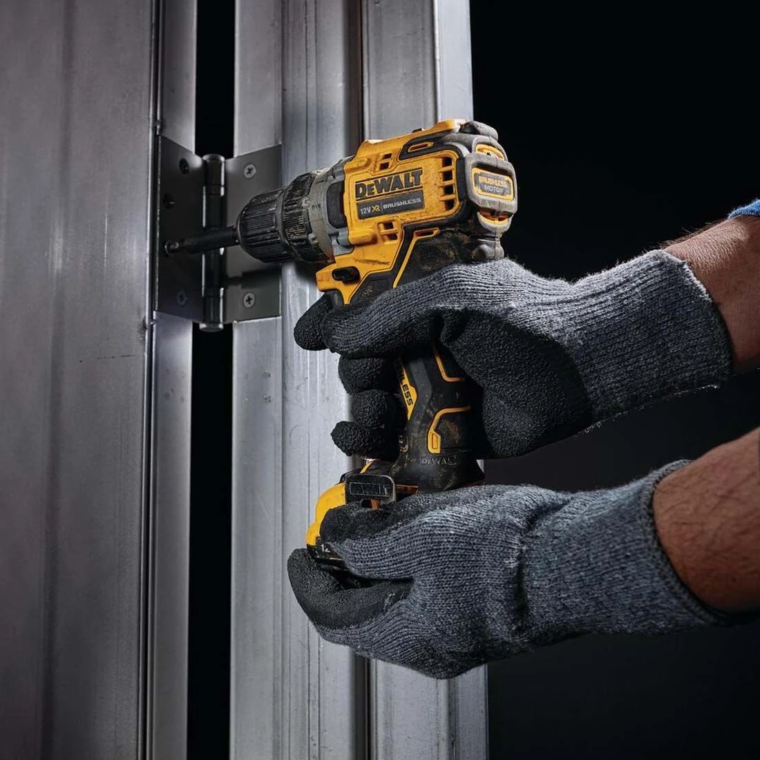 DEWALT DCD701D2 10.8V / 12V XR SUB COMPACT DRILL DRIVER (Includes 2x 2.0Ah Batteries) - Image 4
