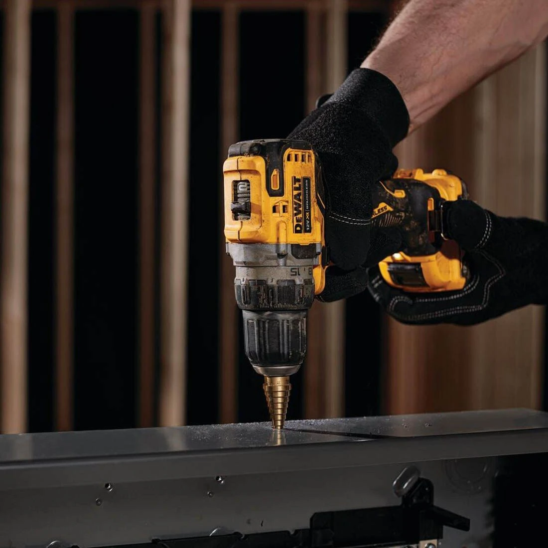 DEWALT DCD701D2 10.8V / 12V XR SUB COMPACT DRILL DRIVER (Includes 2x 2.0Ah Batteries) - Image 5