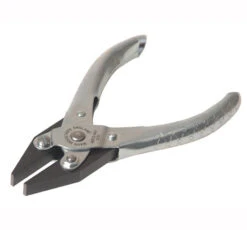 Maun Flat Nose Plier Smooth Jaw 140mm (5 1/2 In) - Plier Flatnose